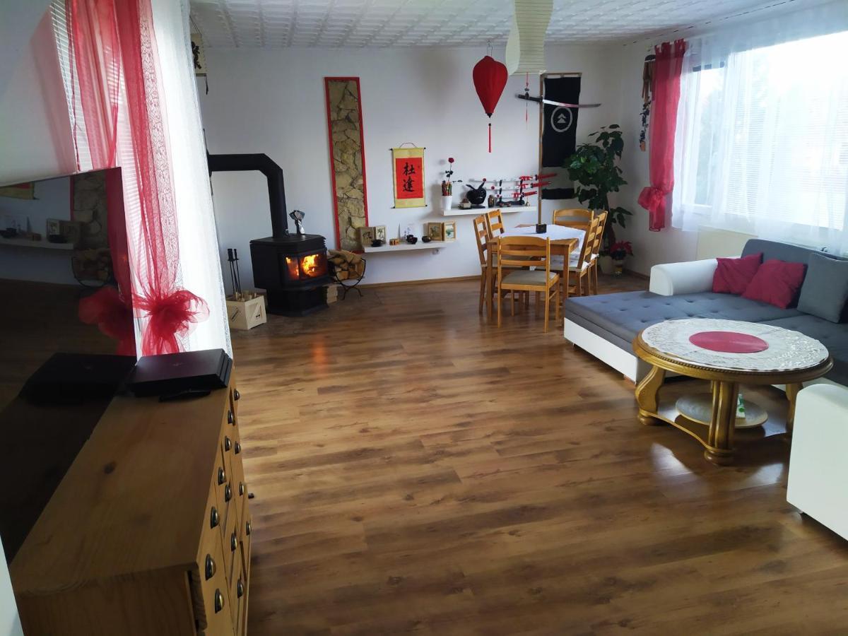 فيلا House Of Relax Recany nad Labem المظهر الخارجي الصورة