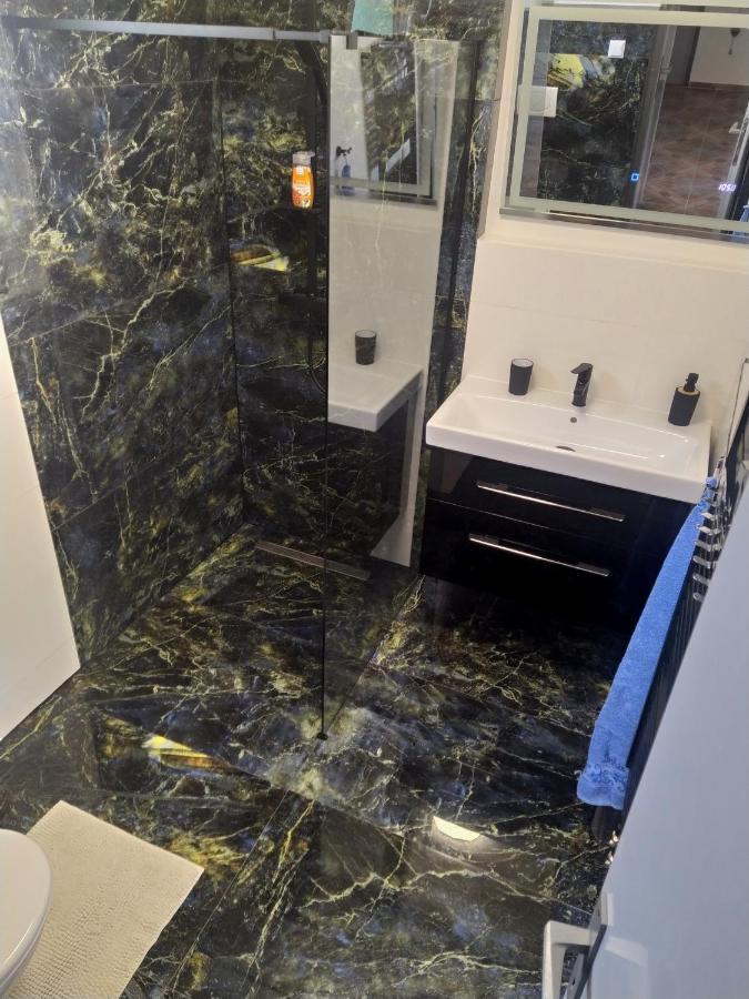 فيلا House Of Relax Recany nad Labem المظهر الخارجي الصورة