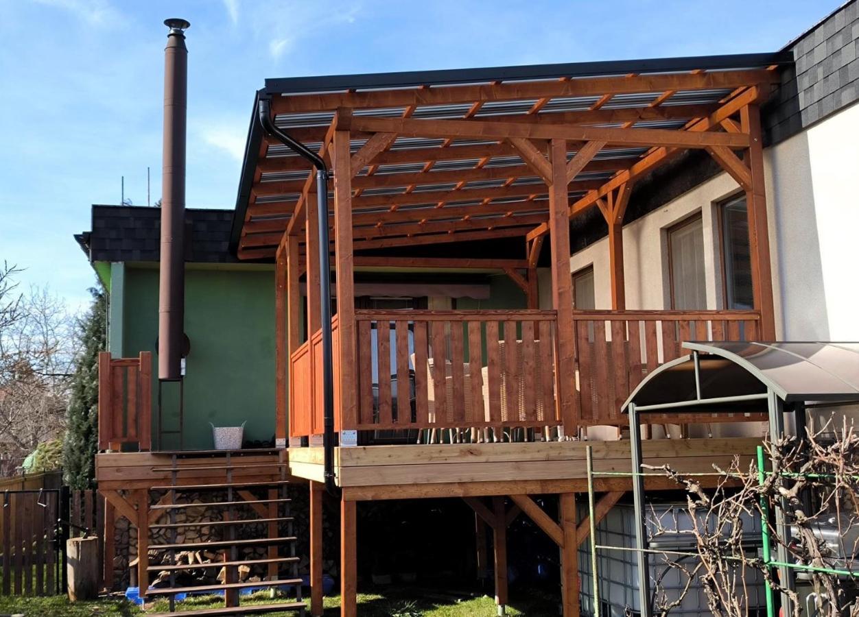 فيلا House Of Relax Recany nad Labem المظهر الخارجي الصورة